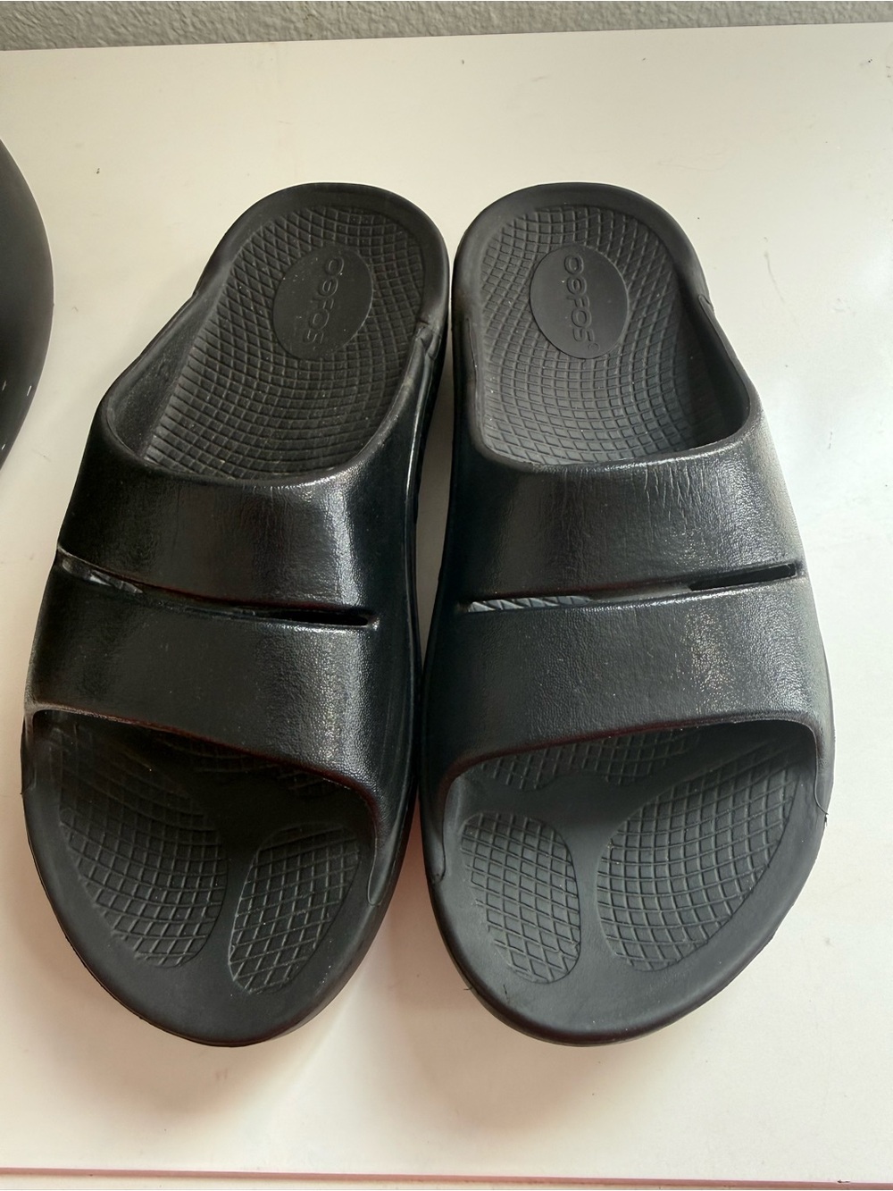 OOFOS OOahh Women size 7 black Slide Sandals - Picture 2 of 4